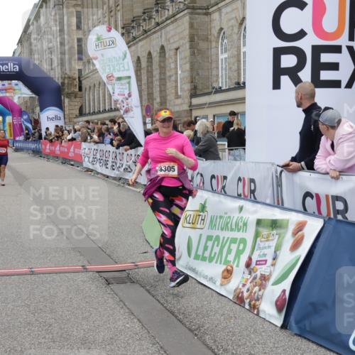 06.09.2026 - CURREX Alsterlauf Yannick Fuchs http://msf.ph/oto/10227028 06.09.2026 10:23:23 Ziel 2945, 3305, 5980 meine-sportfotos.de