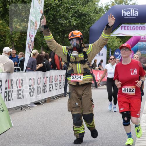 06.09.2026 - CURREX Alsterlauf Yannick Fuchs http://msf.ph/oto/10227042 06.09.2026 10:23:30 Ziel 2591, 2592, 2593, 3118, 3305, 4122, 5479, 5754 meine-sportfotos.de