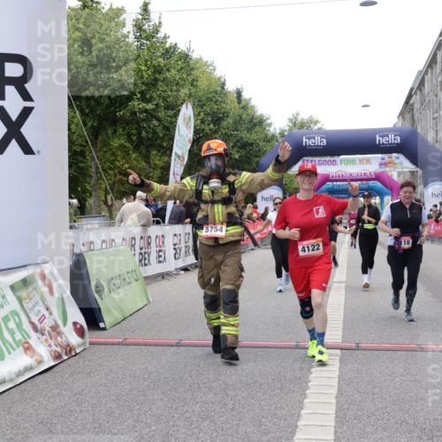 06.09.2026 - CURREX Alsterlauf Yannick Fuchs http://msf.ph/oto/10227048 06.09.2026 10:23:31 Ziel 2591, 2592, 2593, 2939, 3118, 4122, 4303, 5479, 5754 meine-sportfotos.de