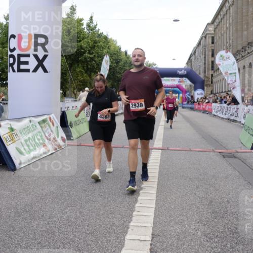 06.09.2026 - CURREX Alsterlauf Yannick Fuchs http://msf.ph/oto/10227077 06.09.2026 10:23:37 Ziel 2591, 2592, 2593, 2939, 3118, 3424, 4122, 4303, 4659, 5754, 8144 meine-sportfotos.de