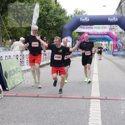 06.09.2026 - CURREX Alsterlauf Yannick Fuchs http://msf.ph/oto/10227096 06.09.2026 10:23:42 Ziel 2591, 2592, 2939, 3424, 3578, 3582, 4303, 4450, 4659, 6090, 8144 meine-sportfotos.de