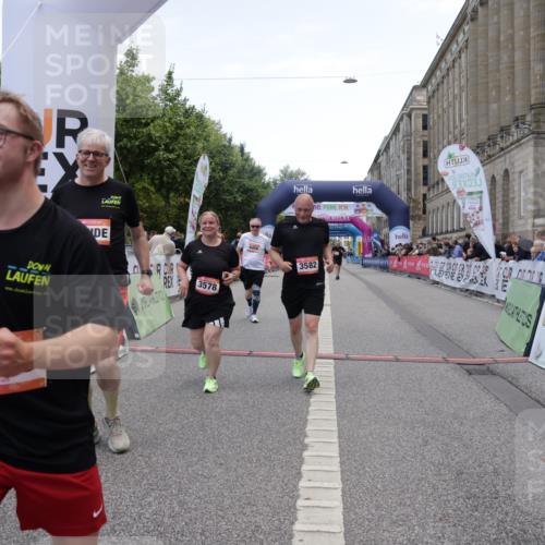 06.09.2026 - CURREX Alsterlauf Yannick Fuchs http://msf.ph/oto/10227107 06.09.2026 10:23:45 Ziel 3424, 3578, 3582, 4450, 4659, 6090, 8144 meine-sportfotos.de