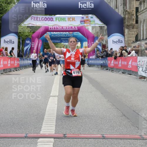 06.09.2026 - CURREX Alsterlauf Yannick Fuchs http://msf.ph/oto/10227136 06.09.2026 10:24:01 Ziel 2127, 2152, 2276, 2553, 5817, 6167 meine-sportfotos.de