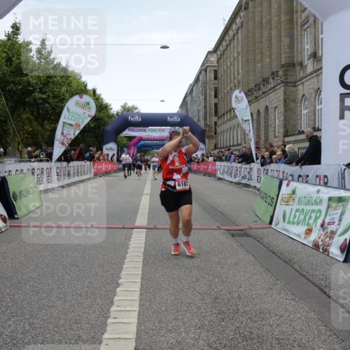06.09.2026 - CURREX Alsterlauf Yannick Fuchs http://msf.ph/oto/10227146 06.09.2026 10:24:03 Ziel 2127, 2276, 2553, 5817, 6167 meine-sportfotos.de