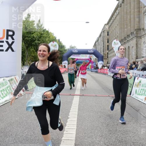 06.09.2026 - CURREX Alsterlauf Yannick Fuchs http://msf.ph/oto/10227221 06.09.2026 10:24:28 Ziel 2662, 3856, 3899, 3900, 5604, 5842 meine-sportfotos.de