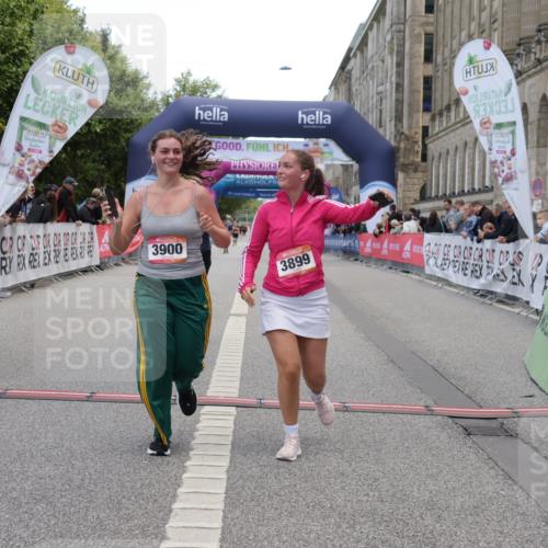06.09.2026 - CURREX Alsterlauf Yannick Fuchs http://msf.ph/oto/10227226 06.09.2026 10:24:29 Ziel 2662, 3856, 3899, 3900, 5604, 5842 meine-sportfotos.de