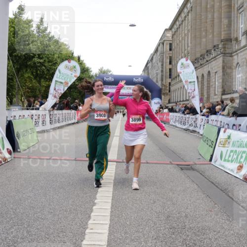 06.09.2026 - CURREX Alsterlauf Yannick Fuchs http://msf.ph/oto/10227228 06.09.2026 10:24:29 Ziel 2662, 3856, 3899, 3900, 5604, 5842 meine-sportfotos.de