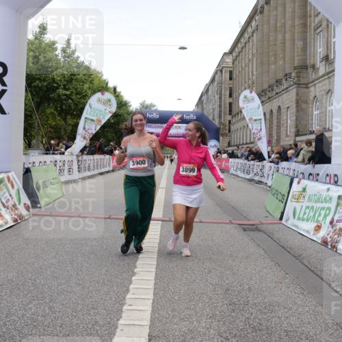 06.09.2026 - CURREX Alsterlauf Yannick Fuchs http://msf.ph/oto/10227229 06.09.2026 10:24:30 Ziel 2662, 3856, 3899, 3900, 5604, 5842 meine-sportfotos.de
