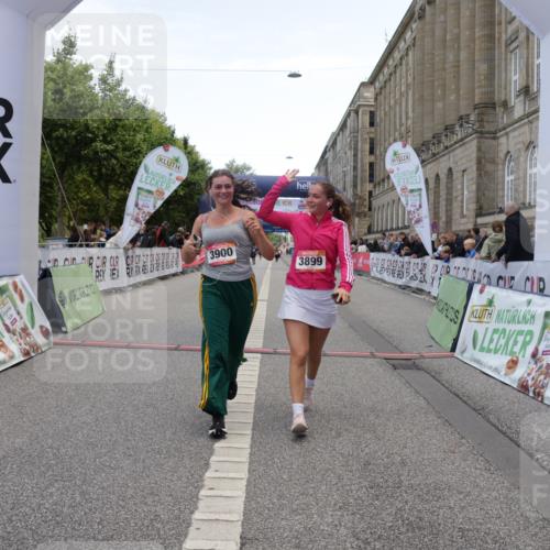 06.09.2026 - CURREX Alsterlauf Yannick Fuchs http://msf.ph/oto/10227230 06.09.2026 10:24:30 Ziel 2662, 3856, 3899, 3900, 5604, 5842 meine-sportfotos.de