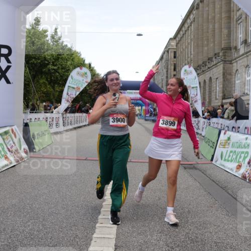06.09.2026 - CURREX Alsterlauf Yannick Fuchs http://msf.ph/oto/10227231 06.09.2026 10:24:30 Ziel 2662, 3856, 3899, 3900, 5604, 5842 meine-sportfotos.de