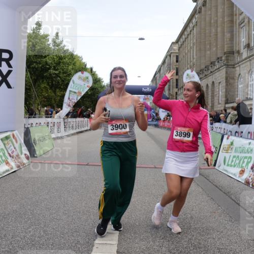 06.09.2026 - CURREX Alsterlauf Yannick Fuchs http://msf.ph/oto/10227232 06.09.2026 10:24:30 Ziel 2662, 3856, 3899, 3900, 5604, 5842 meine-sportfotos.de