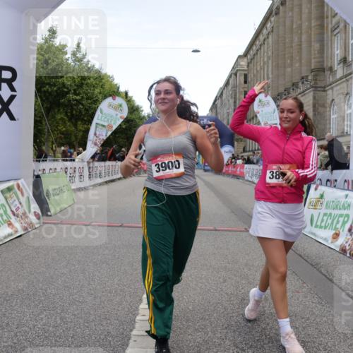 06.09.2026 - CURREX Alsterlauf Yannick Fuchs http://msf.ph/oto/10227233 06.09.2026 10:24:30 Ziel 2662, 3856, 3899, 3900, 5604, 5842 meine-sportfotos.de