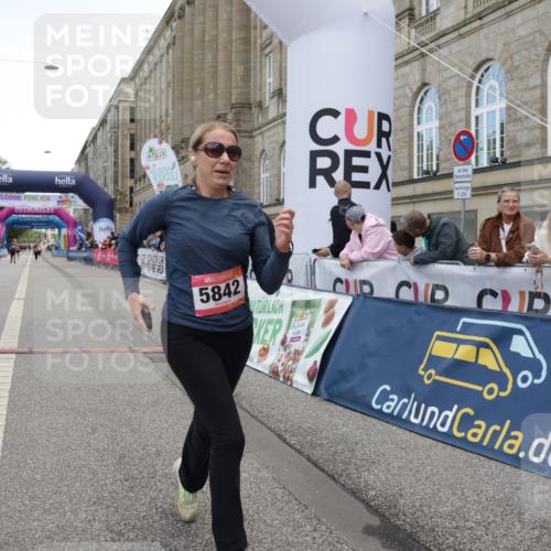 06.09.2026 - CURREX Alsterlauf Yannick Fuchs http://msf.ph/oto/10227235 06.09.2026 10:24:32 Ziel 2662, 3899, 3900, 5604, 5842 meine-sportfotos.de