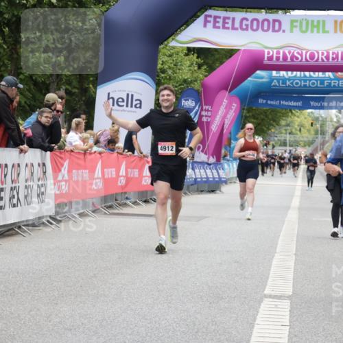 06.09.2026 - CURREX Alsterlauf Yannick Fuchs http://msf.ph/oto/10227244 06.09.2026 10:24:49 Ziel 3716, 4912 meine-sportfotos.de