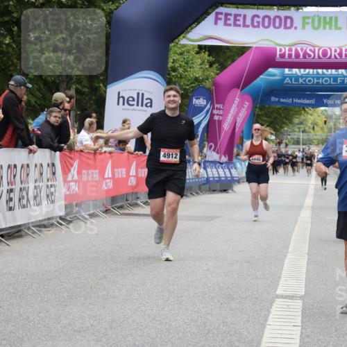 06.09.2026 - CURREX Alsterlauf Yannick Fuchs http://msf.ph/oto/10227247 06.09.2026 10:24:49 Ziel 3716, 4912 meine-sportfotos.de