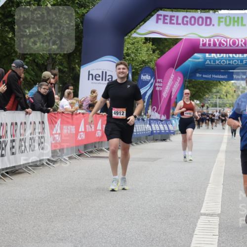 06.09.2026 - CURREX Alsterlauf Yannick Fuchs http://msf.ph/oto/10227248 06.09.2026 10:24:49 Ziel 3716, 4912 meine-sportfotos.de