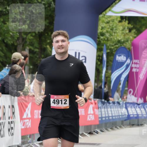06.09.2026 - CURREX Alsterlauf Yannick Fuchs http://msf.ph/oto/10227249 06.09.2026 10:24:51 Ziel 3716, 4912 meine-sportfotos.de