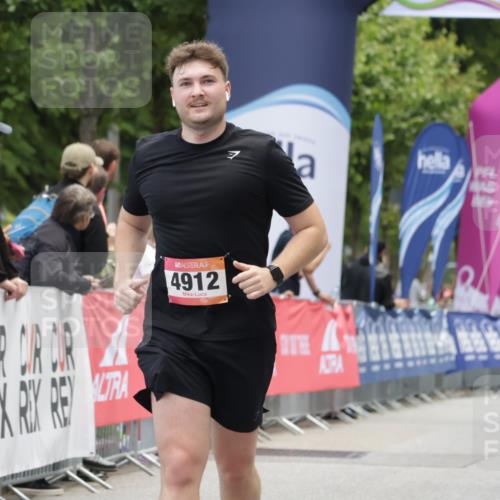 06.09.2026 - CURREX Alsterlauf Yannick Fuchs http://msf.ph/oto/10227250 06.09.2026 10:24:51 Ziel 3716, 4912 meine-sportfotos.de
