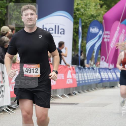06.09.2026 - CURREX Alsterlauf Yannick Fuchs http://msf.ph/oto/10227251 06.09.2026 10:24:51 Ziel 3716, 4912 meine-sportfotos.de