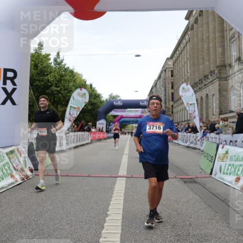 06.09.2026 - CURREX Alsterlauf Yannick Fuchs http://msf.ph/oto/10227255 06.09.2026 10:24:54 Ziel 3716, 4446, 4912, 4927 meine-sportfotos.de
