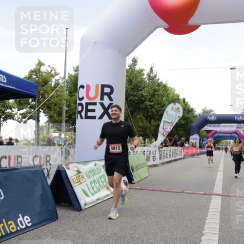 06.09.2026 - CURREX Alsterlauf Yannick Fuchs http://msf.ph/oto/10227256 06.09.2026 10:24:54 Ziel 3716, 4446, 4912, 4927 meine-sportfotos.de