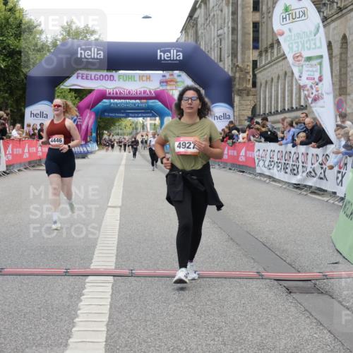 06.09.2026 - CURREX Alsterlauf Yannick Fuchs http://msf.ph/oto/10227260 06.09.2026 10:24:57 Ziel 3716, 4446, 4912, 4927 meine-sportfotos.de