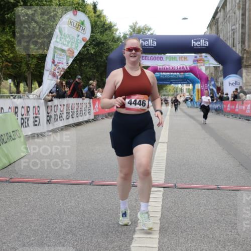 06.09.2026 - CURREX Alsterlauf Yannick Fuchs http://msf.ph/oto/10227266 06.09.2026 10:24:59 Ziel 3716, 4446, 4912, 4927 meine-sportfotos.de