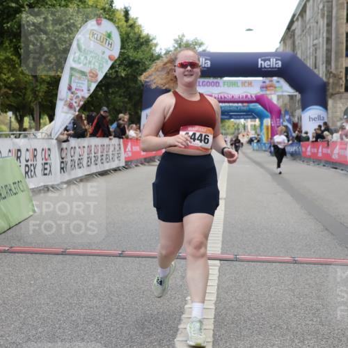06.09.2026 - CURREX Alsterlauf Yannick Fuchs http://msf.ph/oto/10227267 06.09.2026 10:24:59 Ziel 3716, 4446, 4912, 4927 meine-sportfotos.de