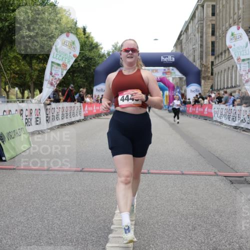 06.09.2026 - CURREX Alsterlauf Yannick Fuchs http://msf.ph/oto/10227269 06.09.2026 10:25:00 Ziel 4446, 4912, 4927 meine-sportfotos.de