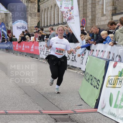 06.09.2026 - CURREX Alsterlauf Yannick Fuchs http://msf.ph/oto/10227272 06.09.2026 10:25:04 Ziel 4384, 4446, 4927 meine-sportfotos.de