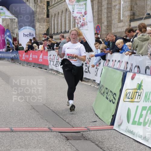 06.09.2026 - CURREX Alsterlauf Yannick Fuchs http://msf.ph/oto/10227273 06.09.2026 10:25:05 Ziel 4384, 4446 meine-sportfotos.de