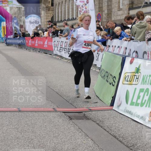 06.09.2026 - CURREX Alsterlauf Yannick Fuchs http://msf.ph/oto/10227275 06.09.2026 10:25:05 Ziel 4384, 4446 meine-sportfotos.de