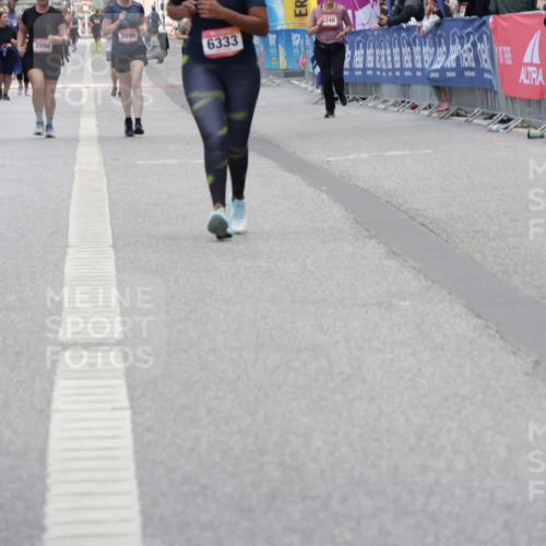 06.09.2026 - CURREX Alsterlauf Yannick Fuchs http://msf.ph/oto/10227279 06.09.2026 10:25:15 Ziel  meine-sportfotos.de