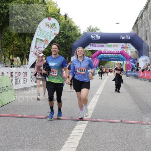06.09.2026 - CURREX Alsterlauf Yannick Fuchs http://msf.ph/oto/10227321 06.09.2026 10:25:48 Ziel 2075, 2635, 2636, 3297, 3774, 4258, 4794, 5409, 6202, 6252, 6325 meine-sportfotos.de
