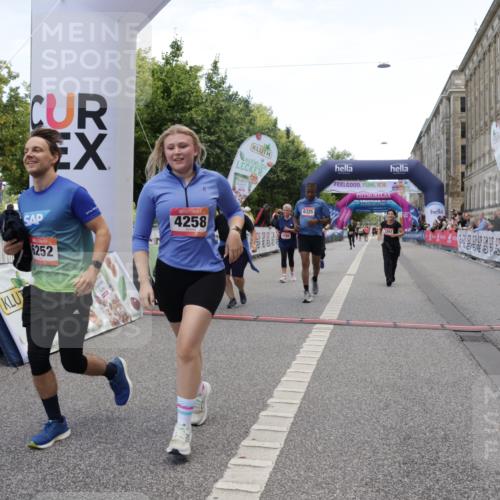 06.09.2026 - CURREX Alsterlauf Yannick Fuchs http://msf.ph/oto/10227329 06.09.2026 10:25:49 Ziel 2075, 2635, 2636, 3297, 3774, 4258, 4794, 5409, 6202, 6252, 6325 meine-sportfotos.de