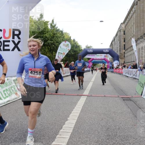 06.09.2026 - CURREX Alsterlauf Yannick Fuchs http://msf.ph/oto/10227330 06.09.2026 10:25:49 Ziel 2075, 2635, 2636, 3297, 3774, 4258, 4794, 5409, 6202, 6252, 6325 meine-sportfotos.de