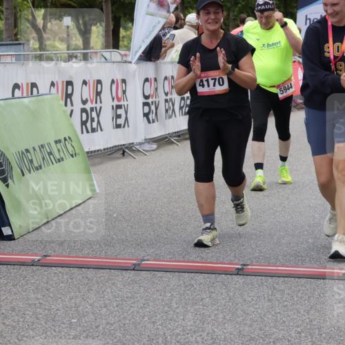 06.09.2026 - CURREX Alsterlauf Yannick Fuchs http://msf.ph/oto/10227390 06.09.2026 10:26:14 Ziel 2439, 2468, 4170, 5944 meine-sportfotos.de