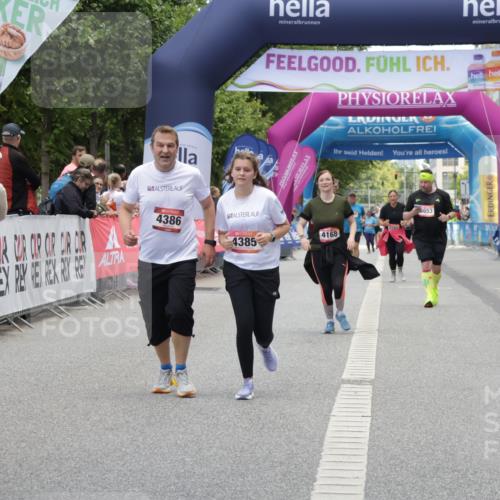 06.09.2026 - CURREX Alsterlauf Yannick Fuchs http://msf.ph/oto/10227404 06.09.2026 10:26:20 Ziel 4170, 4385, 4386, 5944 meine-sportfotos.de