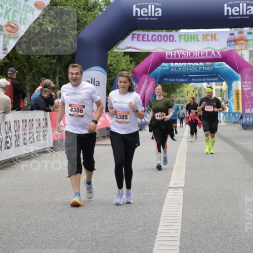 06.09.2026 - CURREX Alsterlauf Yannick Fuchs http://msf.ph/oto/10227405 06.09.2026 10:26:21 Ziel 4168, 4170, 4385, 4386, 5944 meine-sportfotos.de