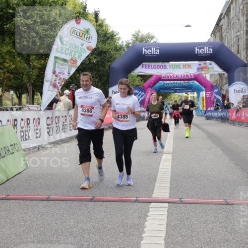 06.09.2026 - CURREX Alsterlauf Yannick Fuchs http://msf.ph/oto/10227410 06.09.2026 10:26:22 Ziel 4168, 4170, 4385, 4386, 5944 meine-sportfotos.de