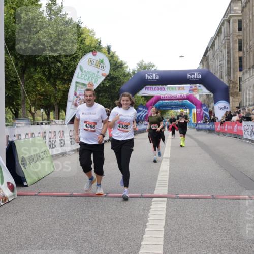 06.09.2026 - CURREX Alsterlauf Yannick Fuchs http://msf.ph/oto/10227412 06.09.2026 10:26:23 Ziel 4168, 4385, 4386, 5944 meine-sportfotos.de