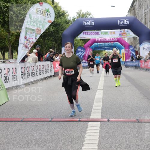06.09.2026 - CURREX Alsterlauf Yannick Fuchs http://msf.ph/oto/10227416 06.09.2026 10:26:25 Ziel 3653, 4168, 4385, 4386 meine-sportfotos.de