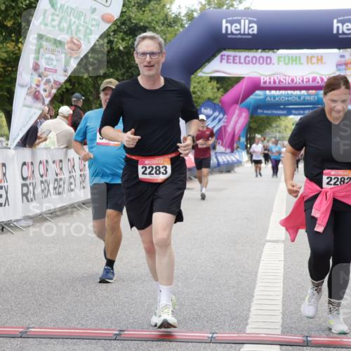 06.09.2026 - CURREX Alsterlauf Yannick Fuchs http://msf.ph/oto/10227426 06.09.2026 10:26:33 Ziel 2282, 2283, 3653, 3784, 4168 meine-sportfotos.de