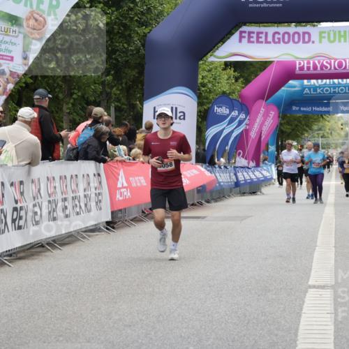 06.09.2026 - CURREX Alsterlauf Yannick Fuchs http://msf.ph/oto/10227431 06.09.2026 10:26:36 Ziel 2282, 2283, 3653, 3784 meine-sportfotos.de