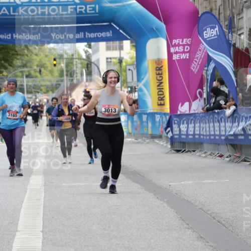 06.09.2026 - CURREX Alsterlauf Yannick Fuchs http://msf.ph/oto/10227434 06.09.2026 10:26:38 Ziel 2282, 2283, 3784, 5058 meine-sportfotos.de