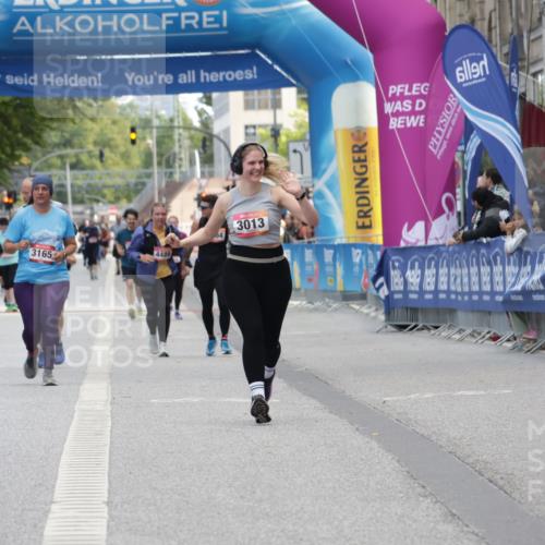 06.09.2026 - CURREX Alsterlauf Yannick Fuchs http://msf.ph/oto/10227435 06.09.2026 10:26:38 Ziel 2282, 2283, 3784, 5058 meine-sportfotos.de