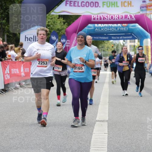 06.09.2026 - CURREX Alsterlauf Yannick Fuchs http://msf.ph/oto/10227445 06.09.2026 10:26:50 Ziel 2253, 3013, 3165 meine-sportfotos.de