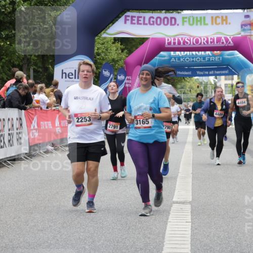 06.09.2026 - CURREX Alsterlauf Yannick Fuchs http://msf.ph/oto/10227446 06.09.2026 10:26:50 Ziel 2253, 3013, 3165 meine-sportfotos.de