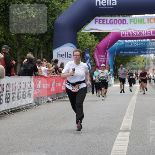 06.09.2026 - CURREX Alsterlauf Yannick Fuchs http://msf.ph/oto/10227487 06.09.2026 10:27:09 Ziel 2052, 4978, 5066 meine-sportfotos.de