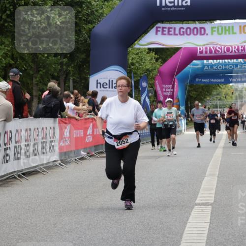 06.09.2026 - CURREX Alsterlauf Yannick Fuchs http://msf.ph/oto/10227488 06.09.2026 10:27:09 Ziel 2052, 4978, 5066 meine-sportfotos.de